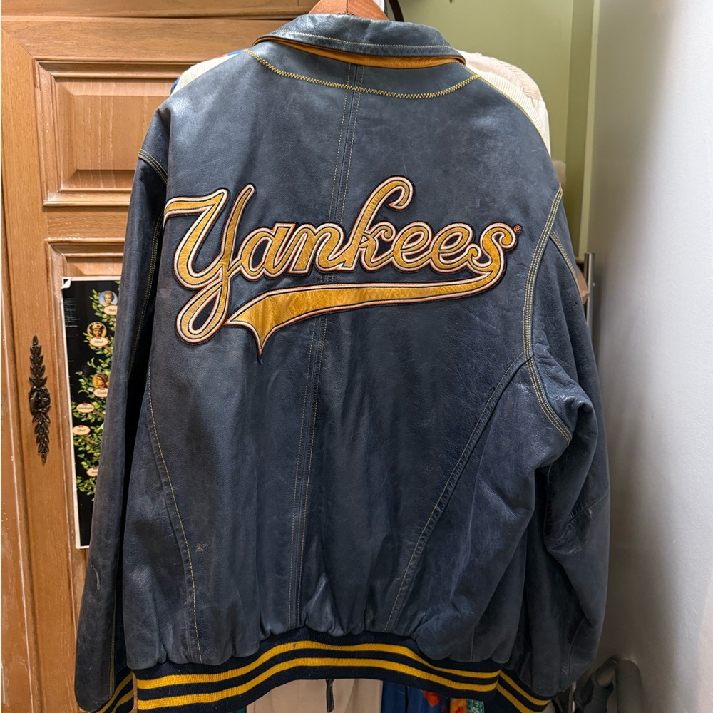This is a vintage New York Yankees Dug Out MLB bomber varsity jacket size XXL